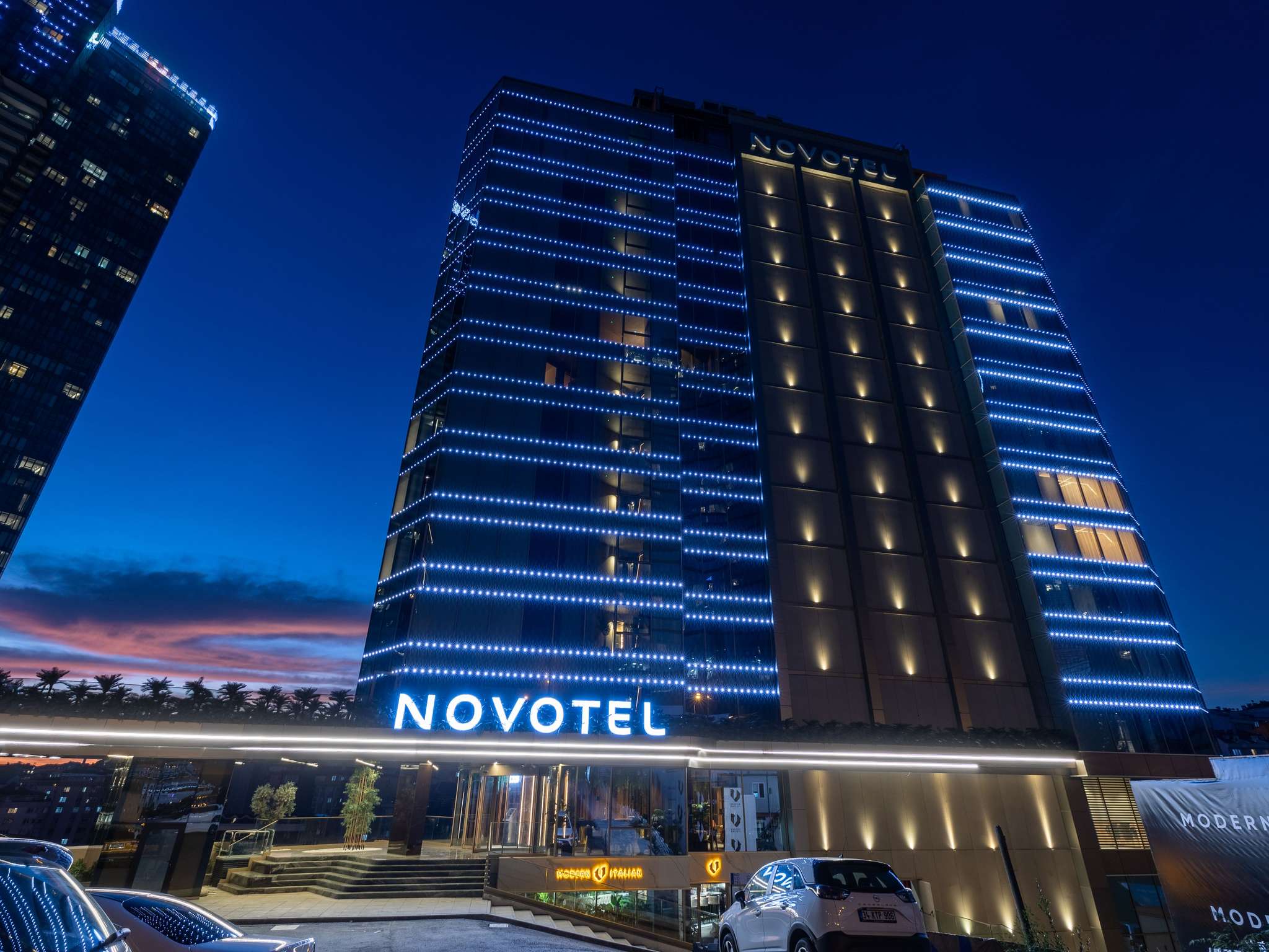 Novotel — Bomonti | Restoran Duvarları — Devam Eden Uygulama